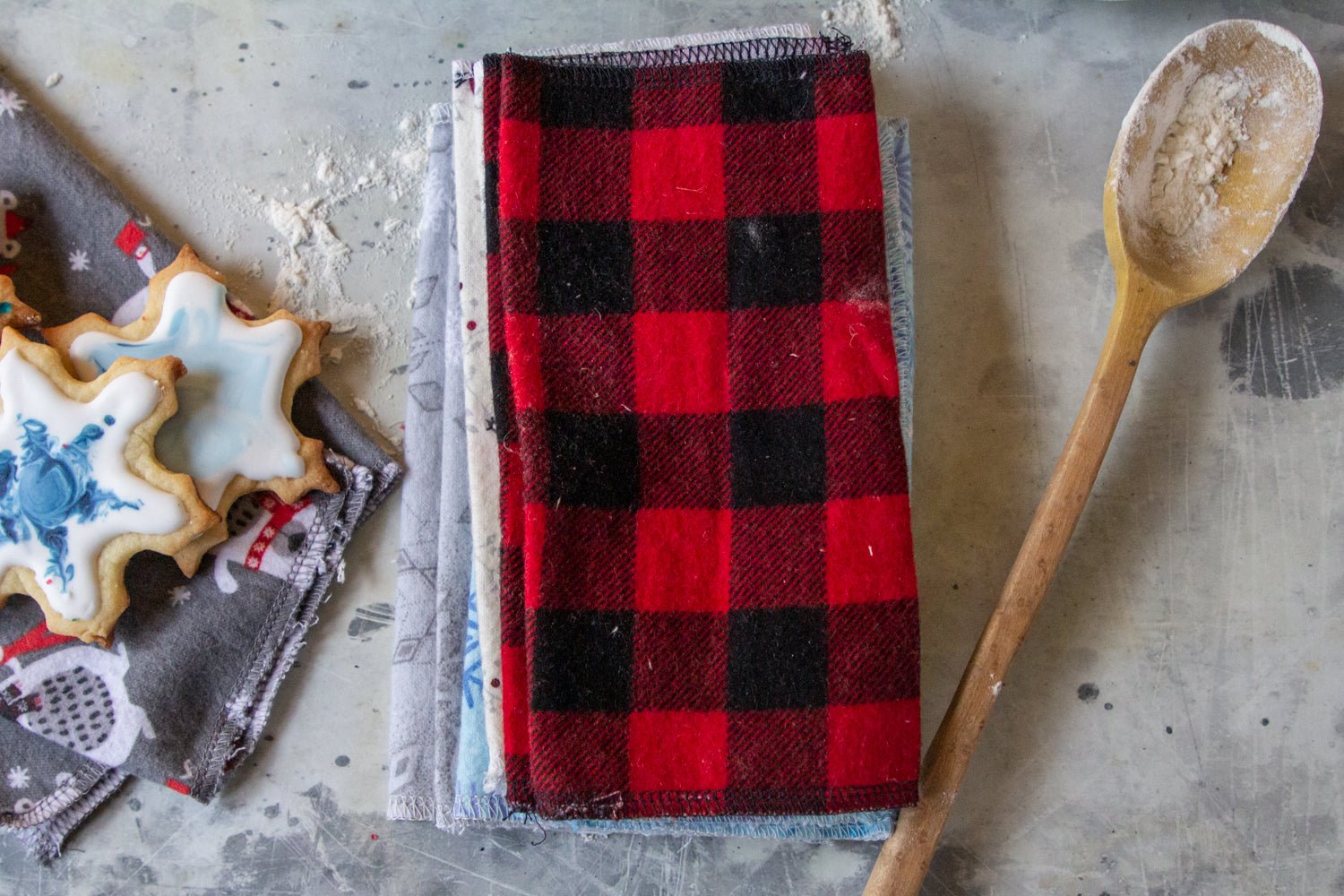 Winter Surprise Prints Washable Paper(less) Towels Pre-Rolled, Set of 20 - Stella & Sol Sustainables