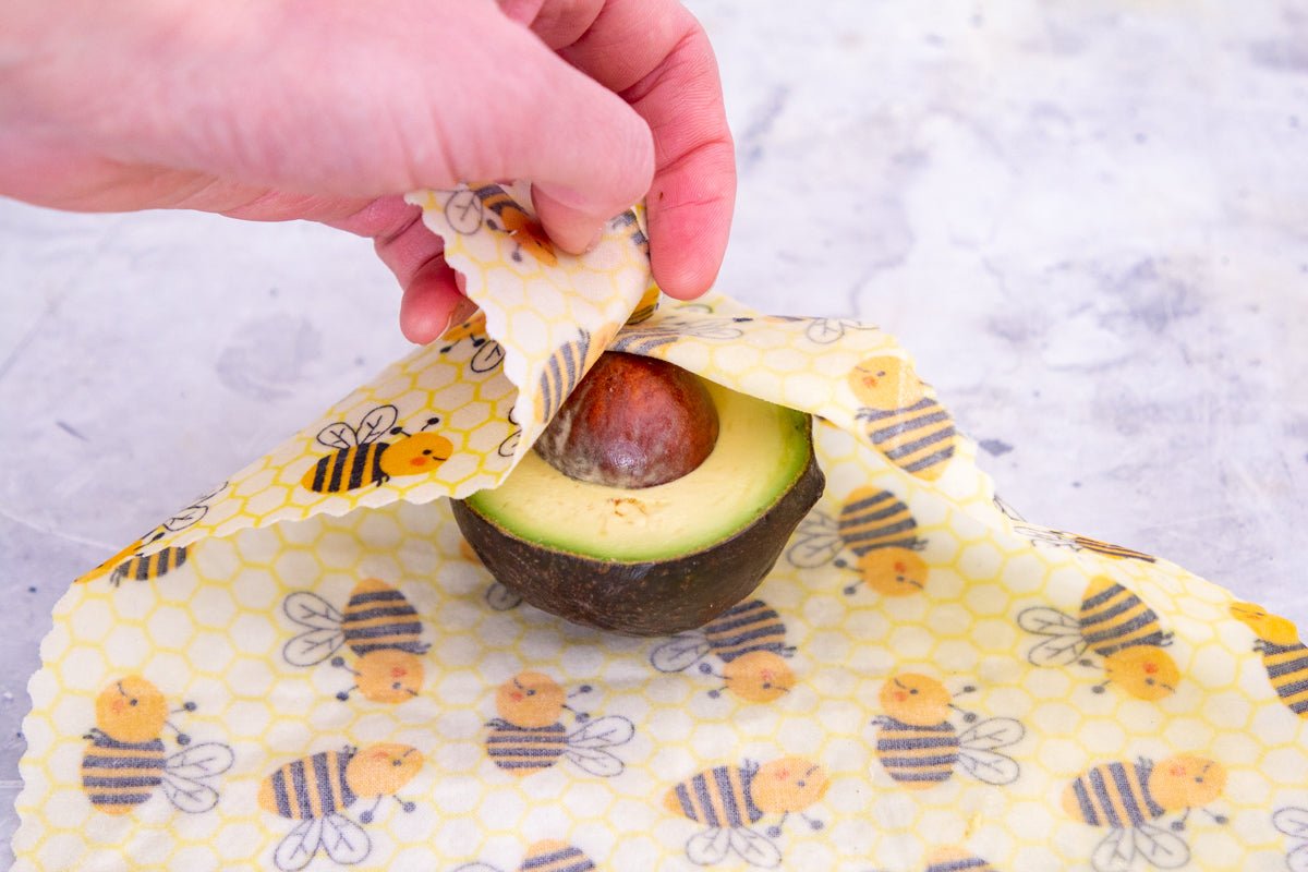 Medium Bee Beeswax Wrap - Stella & Sol Sustainables